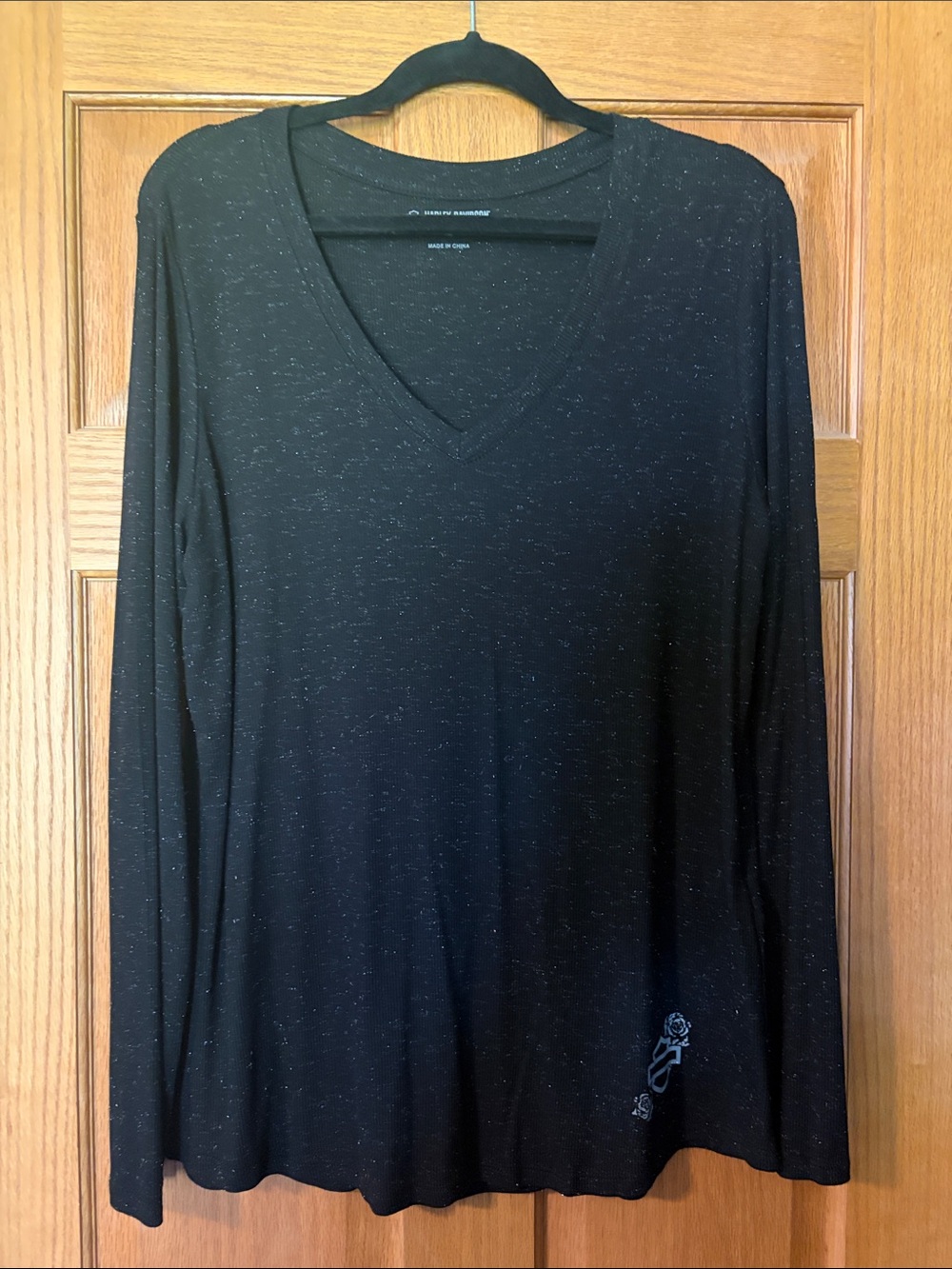 Harley-Davidson Black Long Sleeve V-Neck Tee with Subtle Speckle